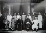 1930�꣬��ѧ�ؽ̣���Ӣ����     